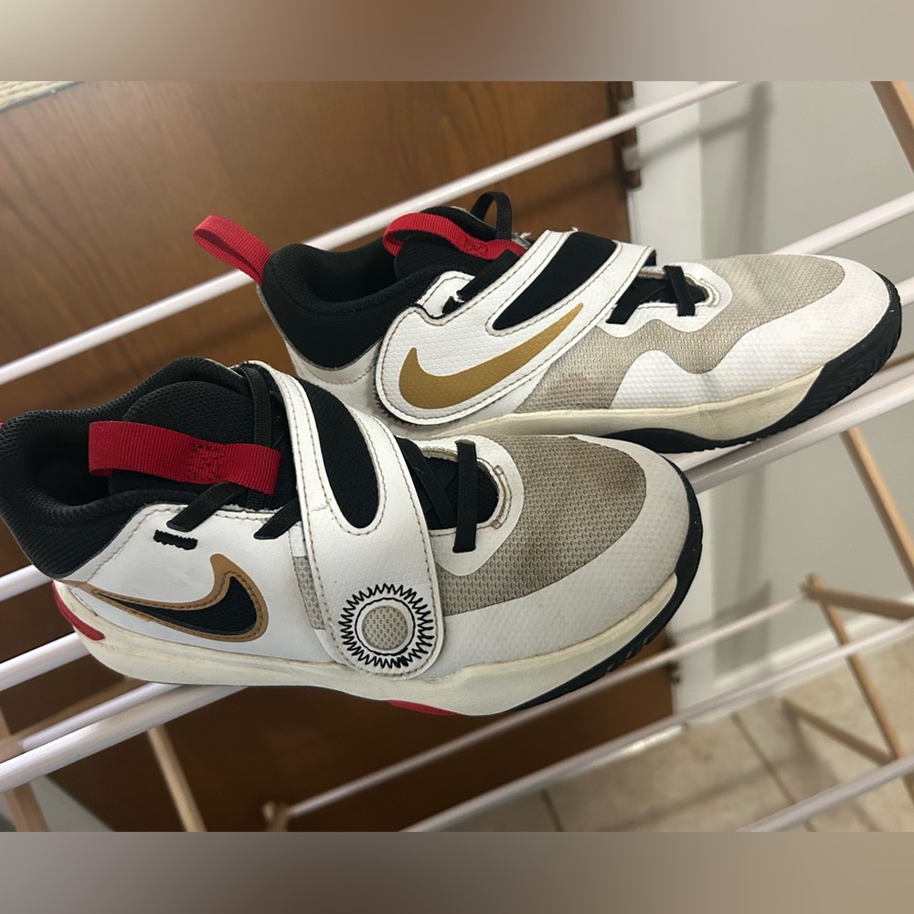 Nike Team Hustle D Basketball Shoes